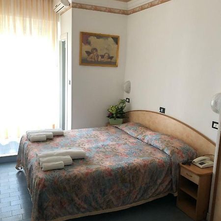 Hotel Augustus Гаттео-а-Маре Экстерьер фото