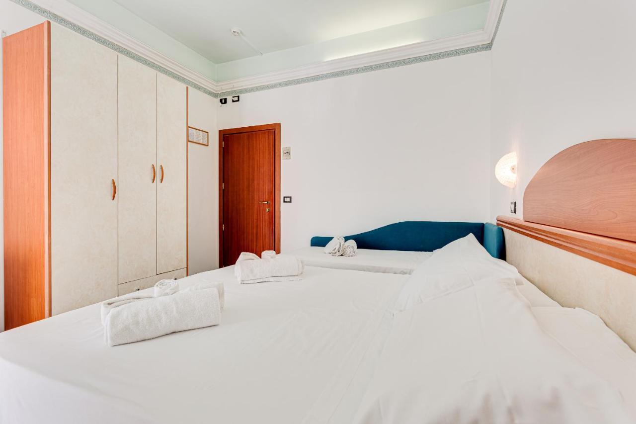 Hotel Augustus Гаттео-а-Маре Экстерьер фото