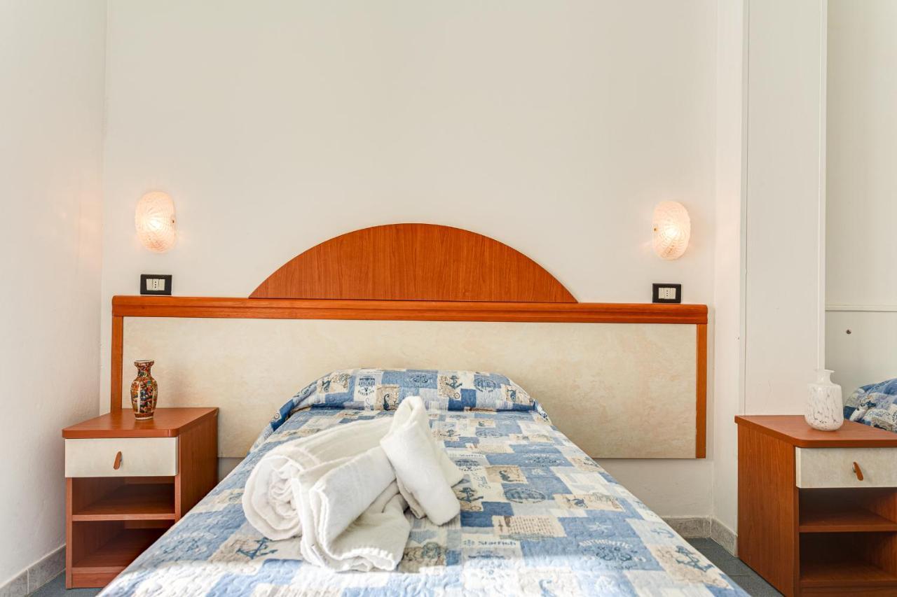 Hotel Augustus Гаттео-а-Маре Экстерьер фото