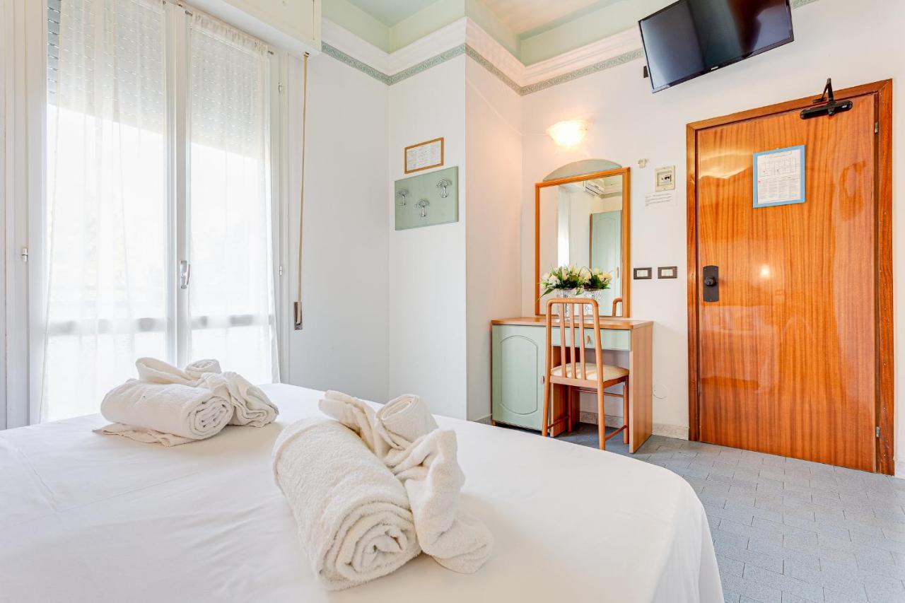Hotel Augustus Гаттео-а-Маре Экстерьер фото