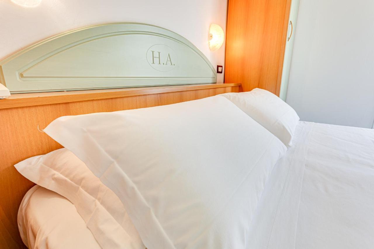 Hotel Augustus Гаттео-а-Маре Экстерьер фото